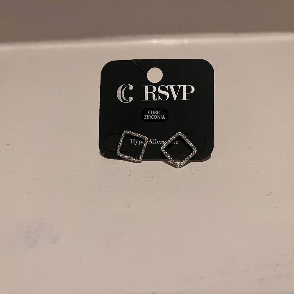 Ear Rings - Picture 3 of 4